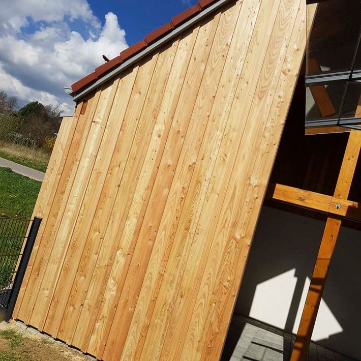 Fassade von Zimmerei und Holzhausbau Hans Heigl in Schweitenkirchen.